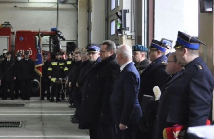 {Zakończyła się modernizacja komendy powiatowej Straży Pożarnej w Ełku. Strażacy mają też nowy sprzęt.}