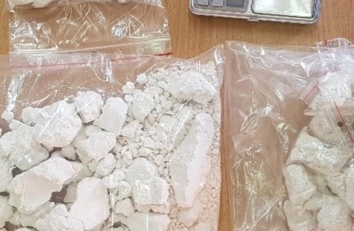 {Policjanci znaleźli ponad kilogram amfetaminy w jednym z mieszkań w Ełku.}